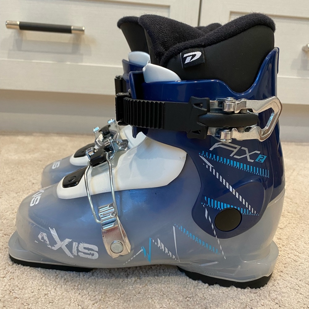 Like New!!! Axis AX-2 Junior Ski Boots